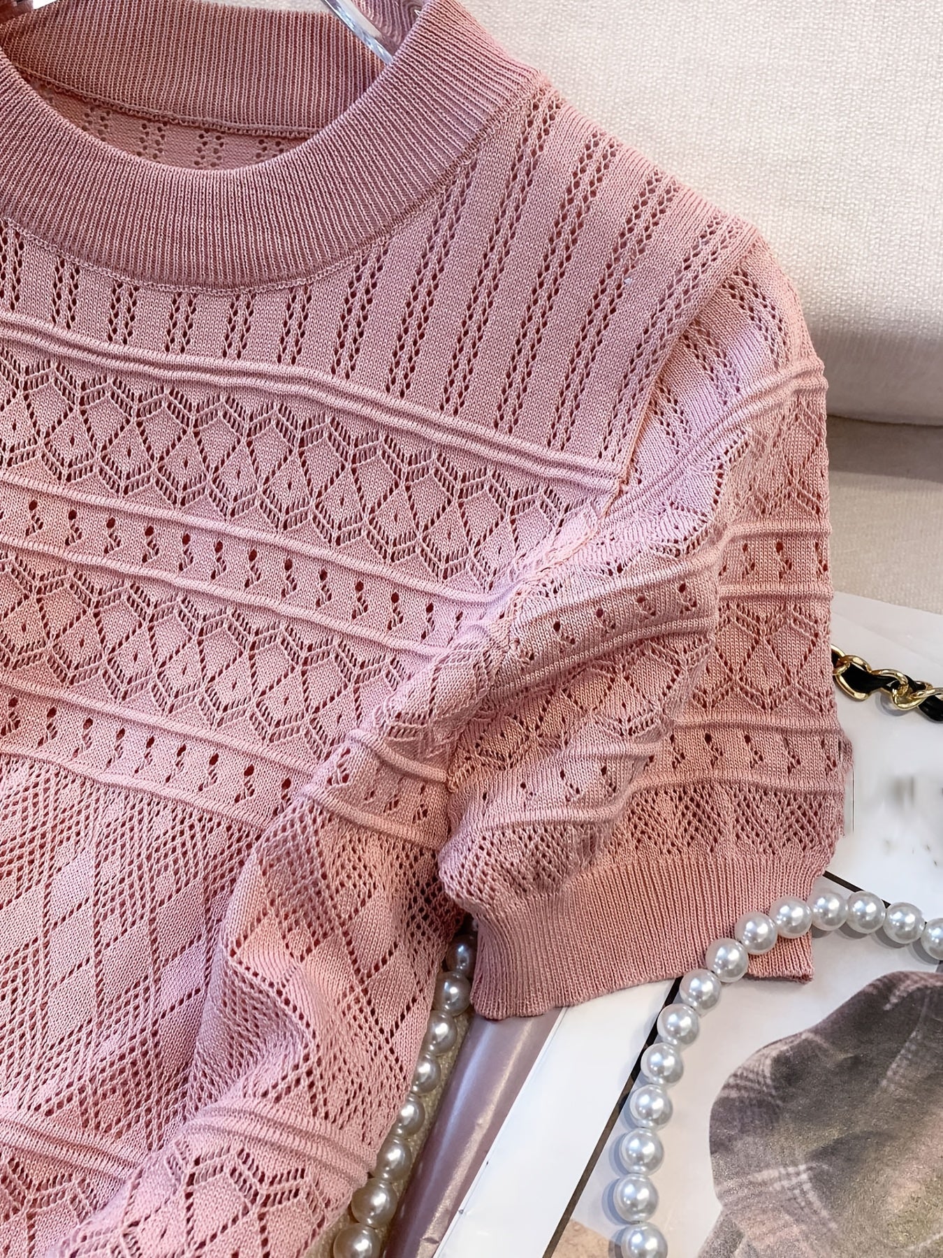 Lightweight And Breathable Short-Sleeve Knitted Top for Women, Perfect for Casual Wear And Flattering Fit, a Summer Essential Pullover.