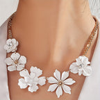 Elegant French-Inspired Flower Chain Necklace: Perfect for Everyday Wear and Beach Getaways