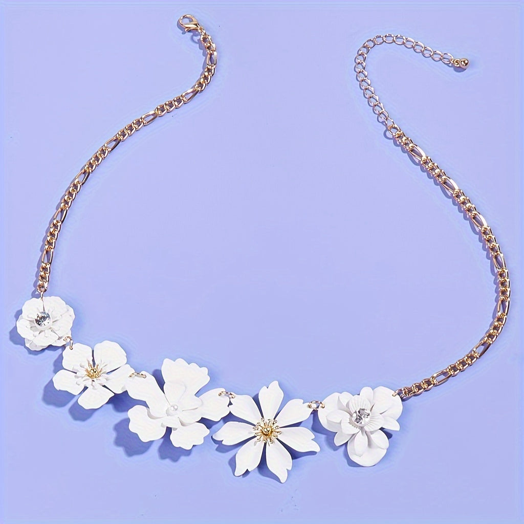 Elegant French-Inspired Flower Chain Necklace: Perfect for Everyday Wear and Beach Getaways