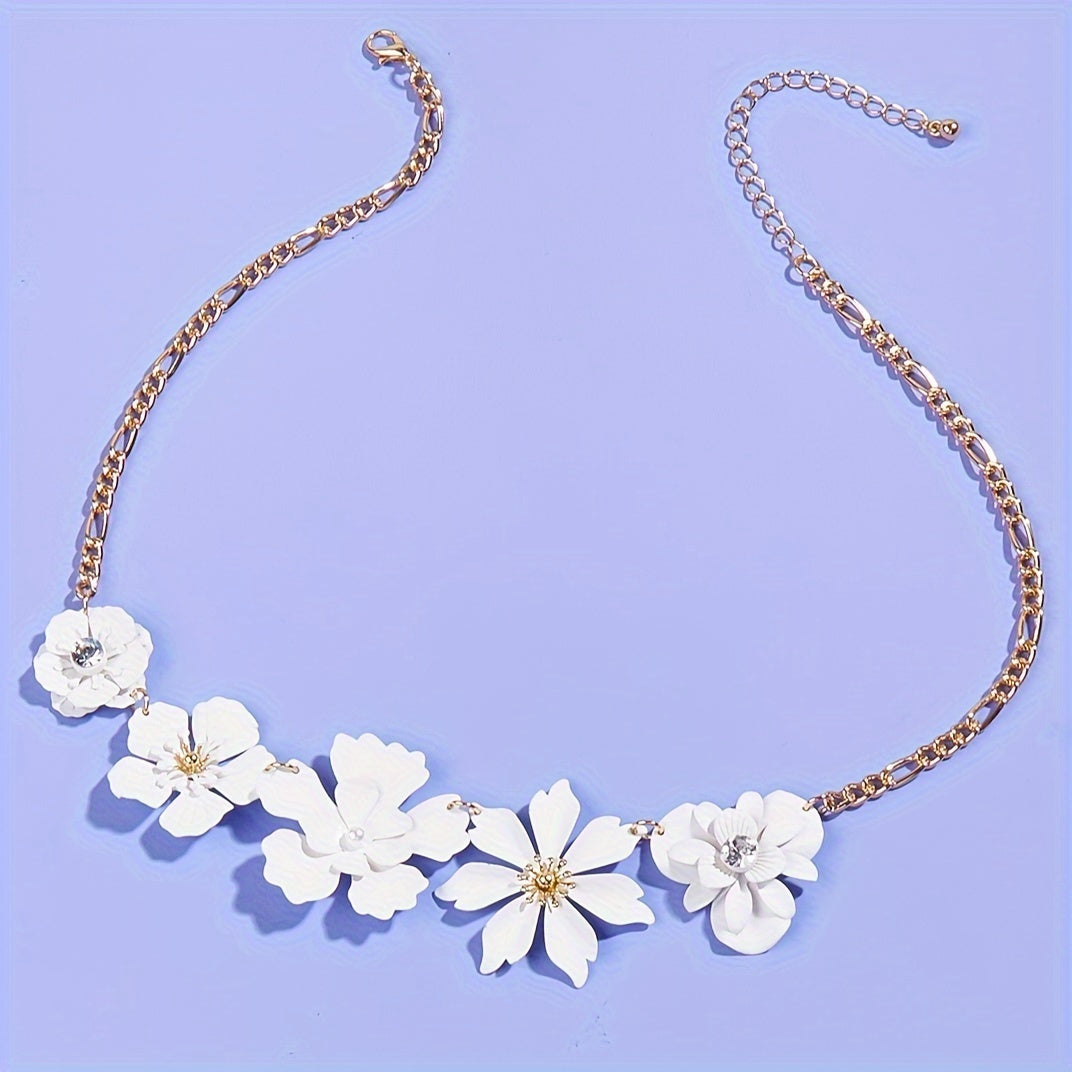 Elegant French-Inspired Flower Chain Necklace: Perfect for Everyday Wear and Beach Getaways