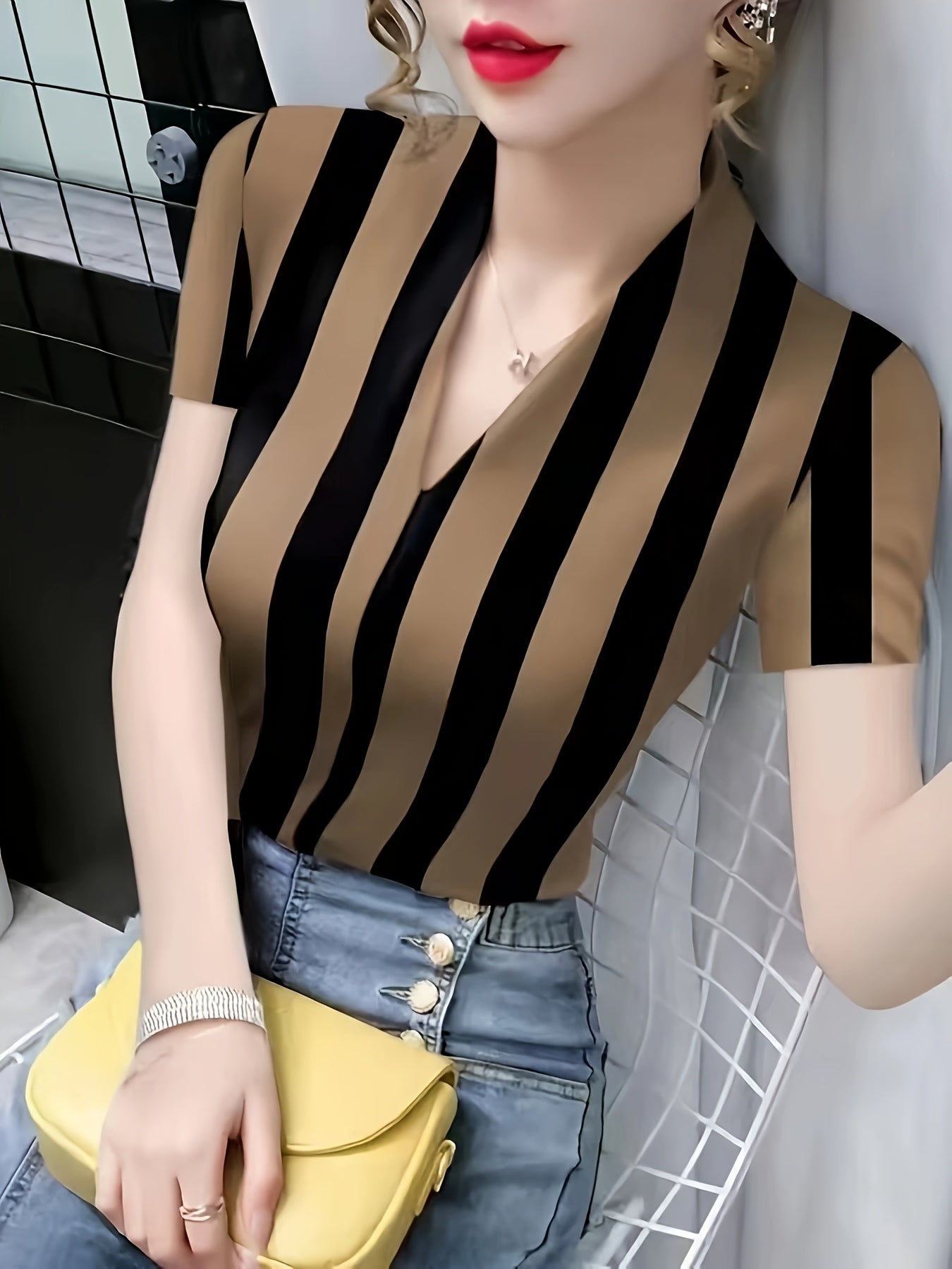 Chic V-Neck Short Sleeve T-Shirt for Women - Slim Fit, Fabric, Geometric Design, Perfect for Spring\u002FSummer\u002FFall, Stylish Layering Piece